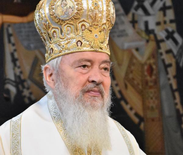 (Video) Mitropolitul Andrei: „Văd masa bogatului în mijlocul iadului” – Predică la sărbătoarea Sfântului Spiridon
