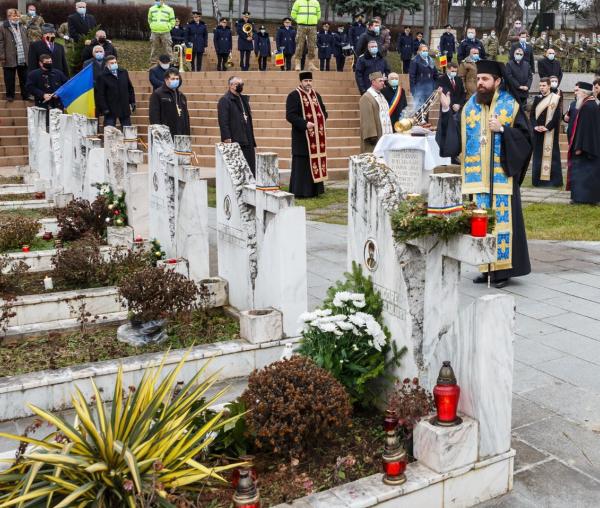 (Audio) PS Benedict Bistrițeanul: „Decembrie `89, «Dumnezeu s-a plecat spre noi»”