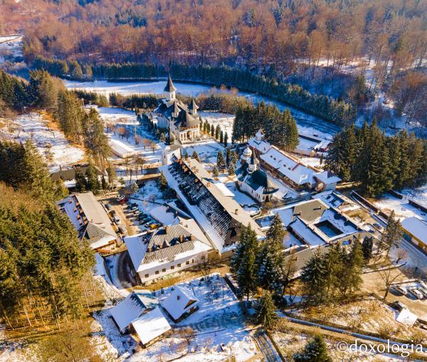 (Foto) Văzută „din Cer”: Cum arată Mănăstirea Sihăstria la începutul lui decembrie