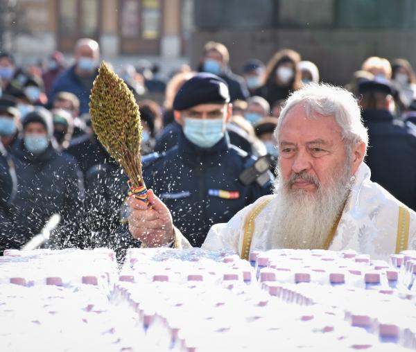 (Video) Mitropolitul Andrei: „La Bobotează apa devine vehicul purtător de Duh Sfânt”