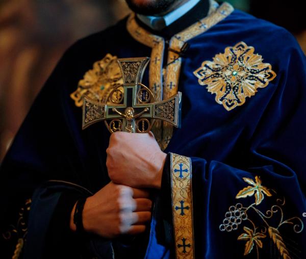 (Video) Sfatul Arhim. Efrem adresat unui preot: „Familia ta are nevoie de tine. Stai mai mult acasă”