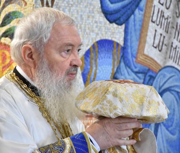 (Video) „Biserica Ortodoxă îl predică pe Domnul Iisus Hristos, Cel care ridică păcatele lumii” – IPS Andrei