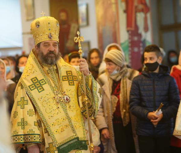 (Video) Preasfințitul Nichifor Botoșăneanul: „Să venim în biserică cu bucuria pe care copiii au avut-o și L-au primit pe Domnul”