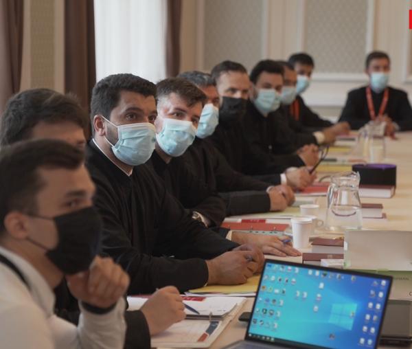 (Video) Cursuri de formare pentru tinerii preoți