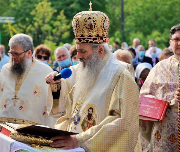 (Video) Biserica din Victoria-Stăuceni, ctitoria Patriarhului Teoctist, a fost resfințită de IPS Teofan