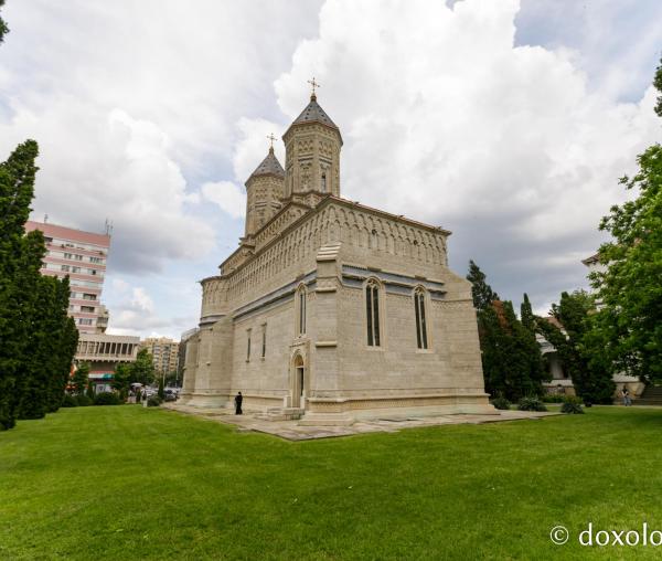(Foto) Priveghere în cinstea Sfintei Parascheva la Mănăstirea „Sfinții Trei Ierarhi” din Iași