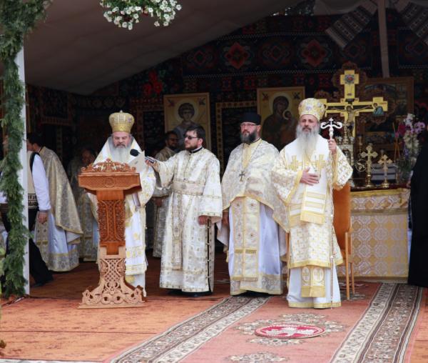 (Video) PF Patriarh Daniel: „O nouă poartă a cerului, ctitorită de un ierarh – fiu al satului”