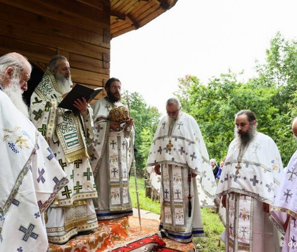 (Foto) Sfânta Liturghie la Mănăstirea Cozancea