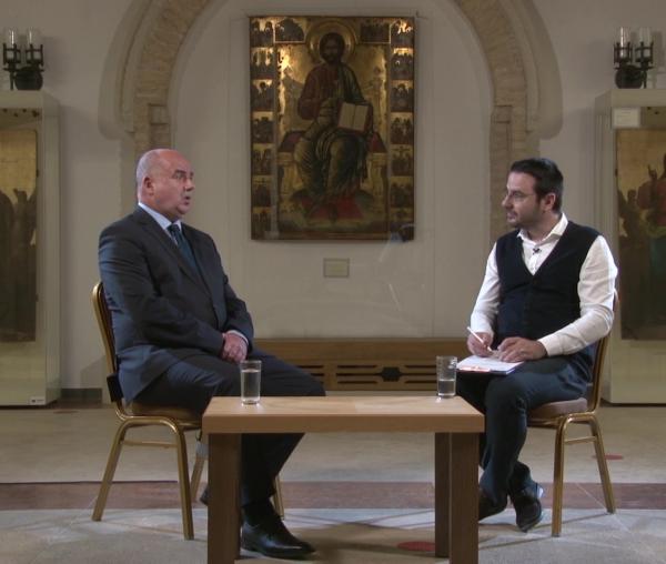 (Video) Prof. Petronel Zahariuc, la „Ferestre către suflet”: „La Iaşi, Sfânta Parascheva şi-a găsit o casă”