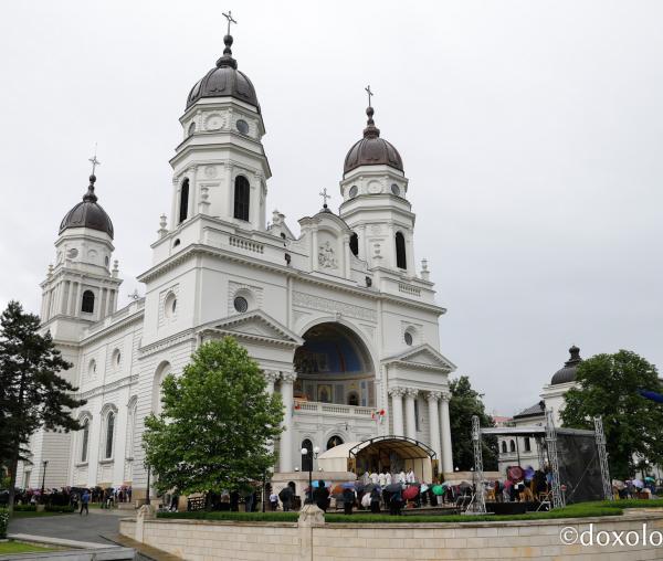 (Video) S-au împlinit 380 de ani de când moaștele Sfintei Parascheva au ajuns în Moldova