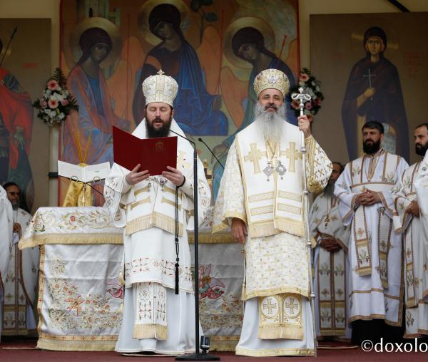 (Video) Părintele Patriarh Daniel: „Sfânta Parascheva «cea mult folositoare» este un mare dar pentru poporul român”