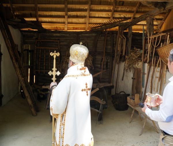 (Foto) Sfânta Liturghie și inaugurarea casei străbunicilor PS Macarie, la Muzeul în aer liber din Dumbrava Sibiului