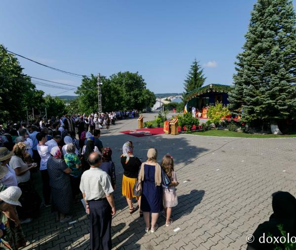 (Foto) Sărbătoarea Sfintei Mari Mucenițe Chiriachi la Catedrala Episcopală din Huși – 7 iulie 2021