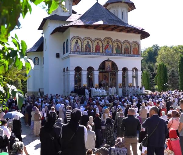 (Video) „Floarea duhovnicească a Moldovei”, cinstită la Mănăstirea Sihastria
