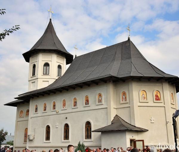 (Video) Biserica Parohiei Broscăuți a fost târnosită
