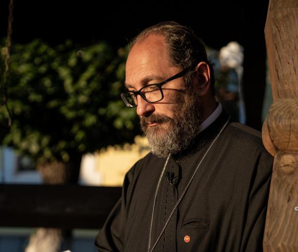 (Video) „Vă mulțumesc frumos că nu v-ați făcut de rușine Biserica!” – Pr. Constantin Necula