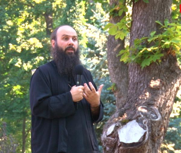 (Video) Pr. Hrisostom Rădășanu – Iisus Hristos – Adevărata școală a discernământului în viața noastră online și în cea offline