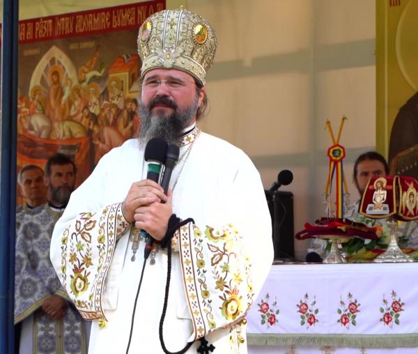 (Video) PS Macarie la Mănăstirea Nicula „Să le păzim celor mici copilăria, școala, joaca și bucuria!”