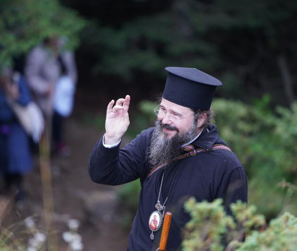 (Video) PS Macarie: „Bine este nouă să fim aici!” – Cuvânt la hramul Mănăstirii Ceahlău
