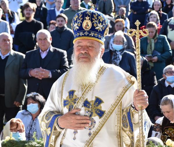 (Video) „Mama și bunica salvează spiritualitatea neamului” – IPS Andrei