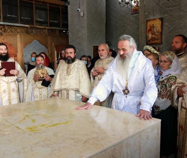 (Video) Biserica Parohiei Deleni II a fost târnosită astăzi