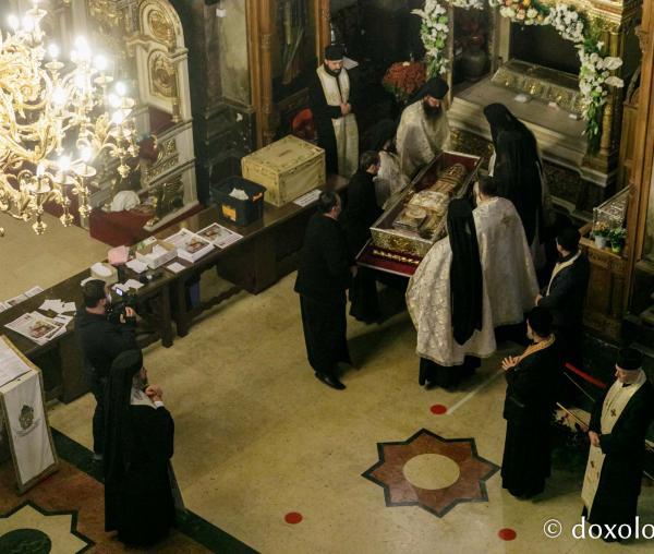 (Foto) Moaștele Sfintei Parascheva au fost așezate în Catedrala Mitropolitană din Iași – 2021