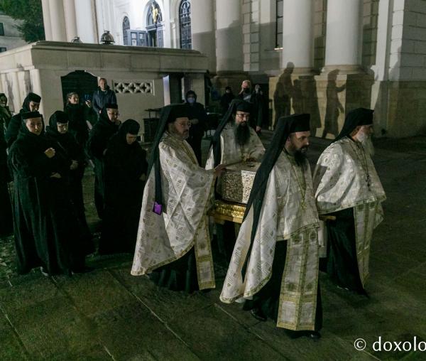 (Foto) Sfântul Gheorghe Pelerinul și-a luat rămas bun de la ieșeni – se întoarce la Mănăstirea Văratec