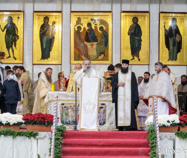 (Foto) Patru familii primesc „Crucea Moldavă”, în contextul Anului omagial al pastoraţiei românilor din afara României