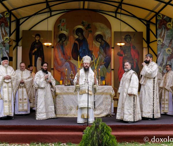 (Foto) Sfânta Liturghie în imagini – 13 octombrie la Catedrala Mitropolitană din Iași