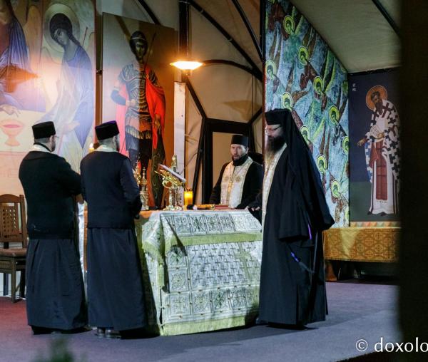 (Foto) Priveghere în cinstea Sfântului Apostol Andrei, la Catedrala Mitropolitană din Iași