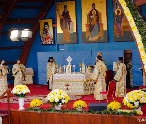 (Foto) Slujba de priveghere în cinstea Sfântului Ioan Iacob de la Neamţ, la Catedrala Patriarhală din Bucureşti