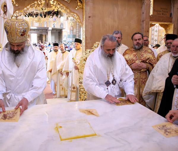 (Video) Biserica „Sfânta Mahramă a Domnului” a fost sfințită de trei ierarhi