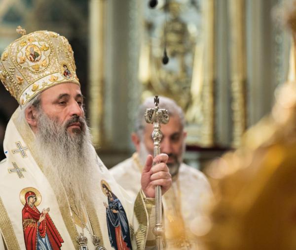 (Audio) „Cel ce se apropie de cuvântul Lui Dumnezeu din Scriptură nu rătăcește niciodată” – IPS Teofan