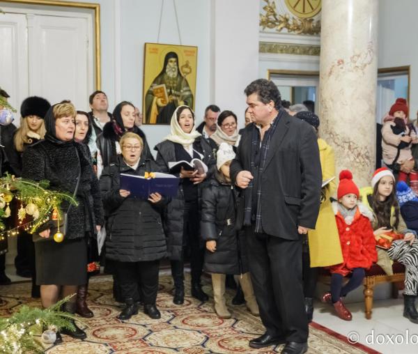 (Foto) Corul „Sanctus” – Colindători la Reședința Mitropolitană 2021