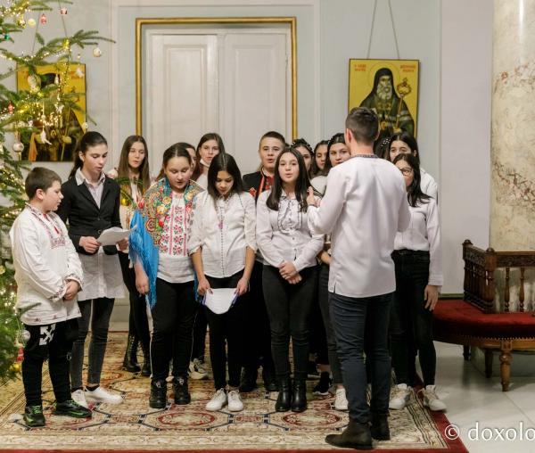 (Foto) Parohia Slobozia-Voinești – Colindători la Reședința Mitropolitană 2021