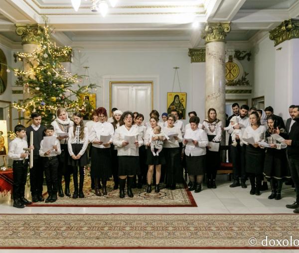 (Foto) Spitalul Clinic „Dr. C. I. Parhon” din Iași – Colindători la Reședința Mitropolitană 2021