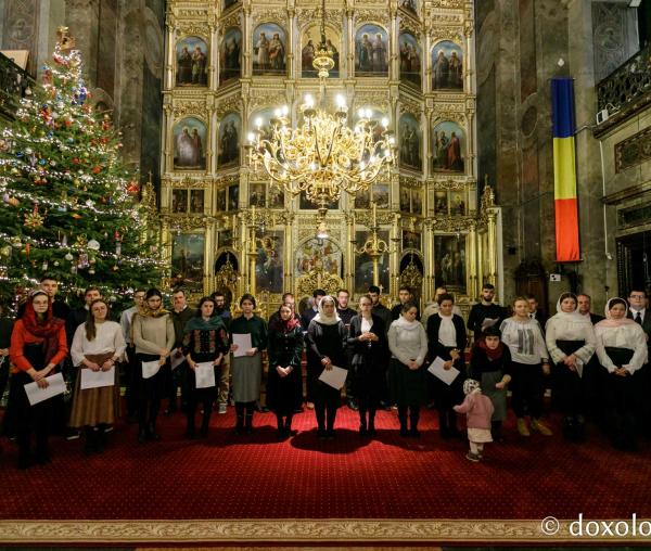 (Foto) Căminul „Buna Vestire” – Colindători la Reședința Mitropolitană 2021