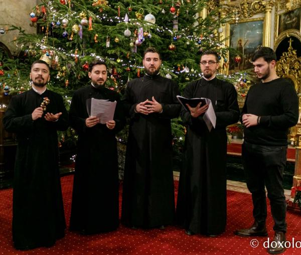 (Foto) Corul clericilor din Medeleni, Basarabia – Colindători la Reședința Mitropolitană 2021