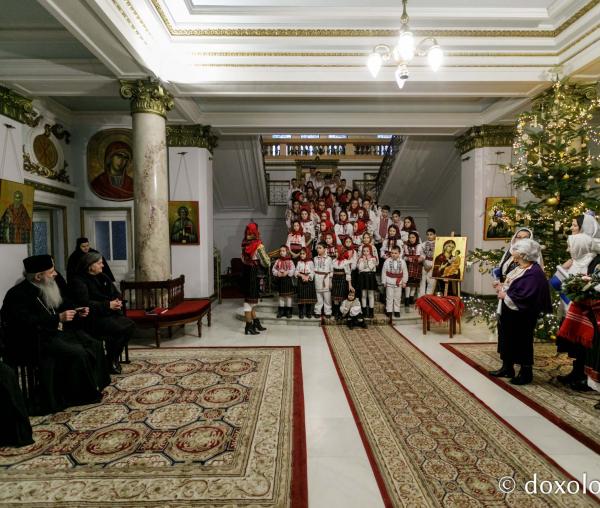 (Foto) Parohia Feredeni – Colindători la Reședința Mitropolitană 2021