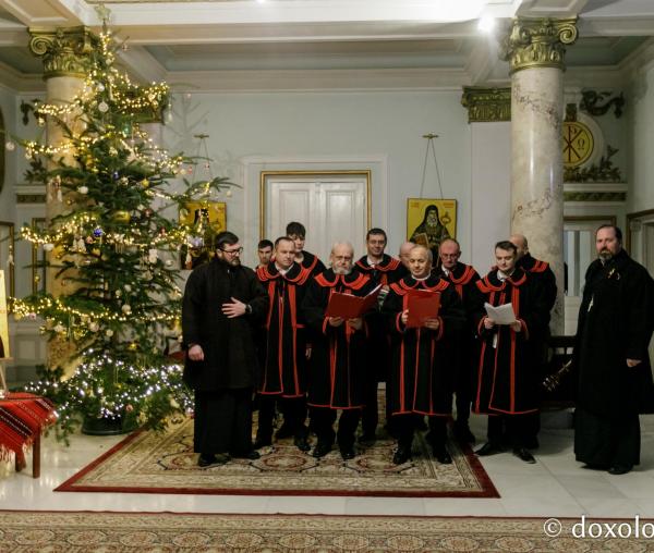 (Foto) Parohia „Sfântul Haralambie” Târgu Neamț – Colindători la Reședința Mitropolitană 2021
