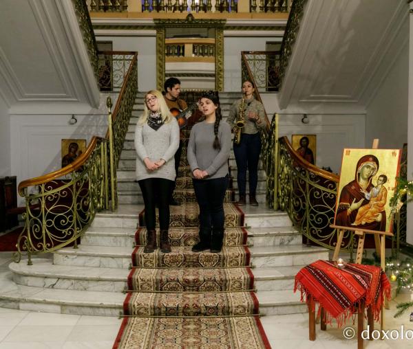 (Foto) Grup vocal-instrumental – Colindători la Reședința Mitropolitană 2021