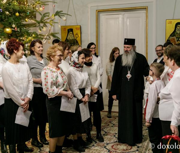 (Foto) Spitalul Clinic „Dr. C. I. Parhon” din Iași – Colindători la Reședința Mitropolitană 2021