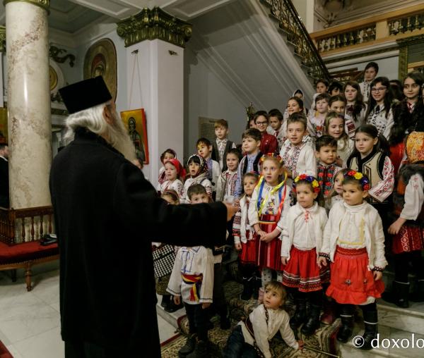 (Foto) Parohia Tălpălari – Colindători la Reședința Mitropolitană 2021