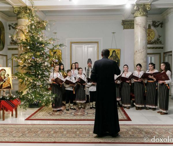 (Foto) Parohia Bâcu – Colindători la Reședința Mitropolitană 2021