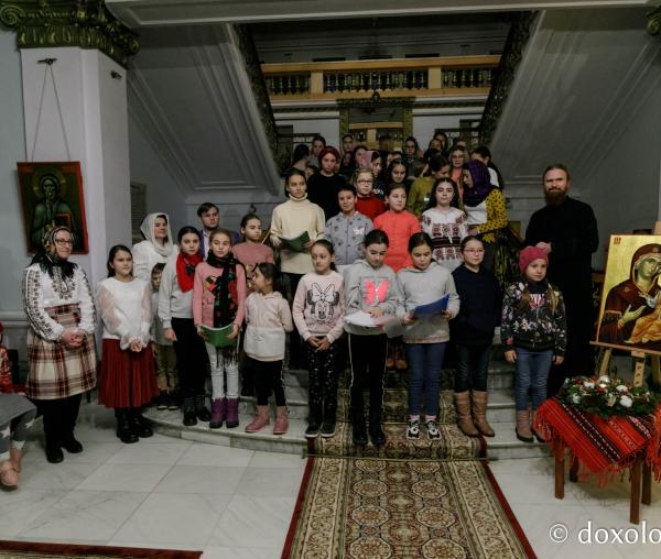 (Foto) Parohia Liteni – Colindători la Reședința Mitropolitană 2021