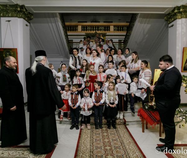 (Foto) Parohia Poitiers – Colindători la Reședința Mitropolitană 2021