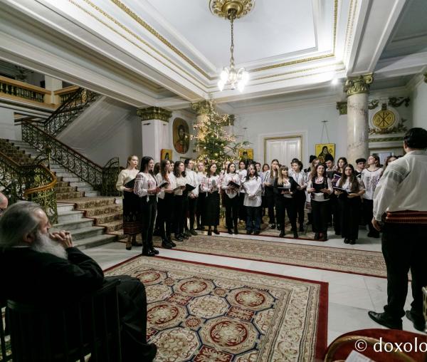 (Foto) Colegiul Național de Artă „Octav Băncilă” din Iași – Colindători la Reședința Mitropolitană 2021