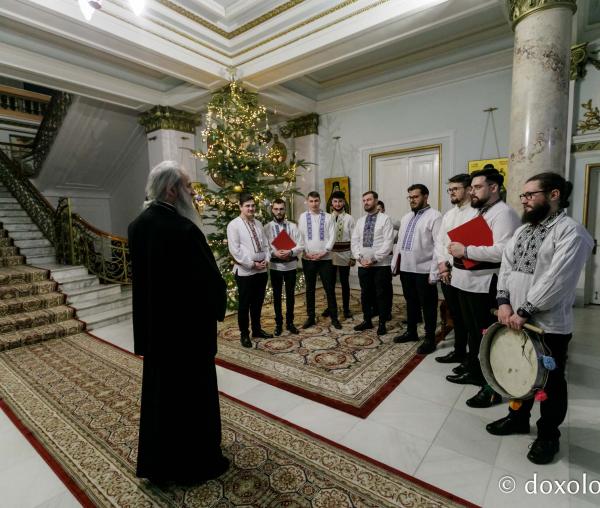 (Foto) Corul „Chivotul” – Colindători la Reședința Mitropolitană 2021