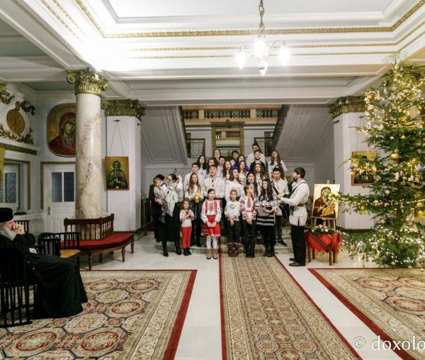 (Foto) Parohia Moimești – Colindători la Reședința Mitropolitană 2021
