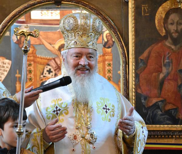 (Video) „Doctorul cel Mare transmite doctorilor celor mici puterea de a dezlega” – IPS Andrei